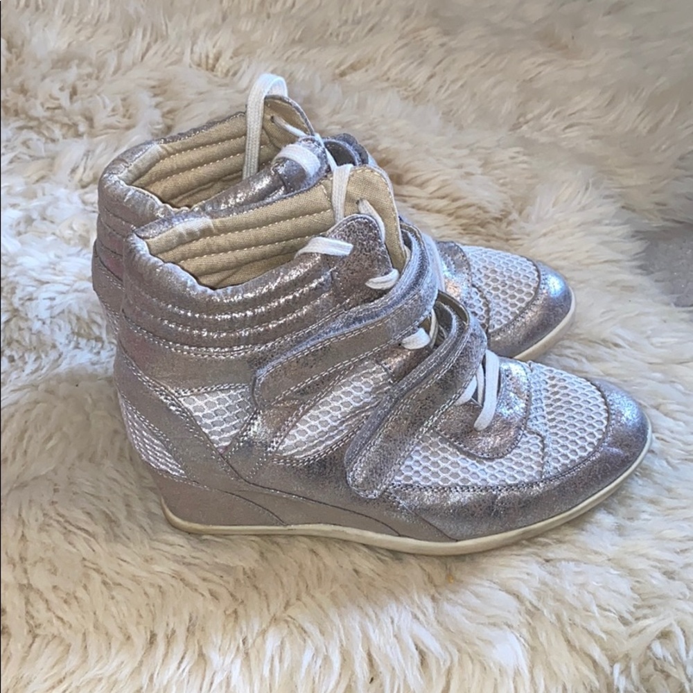 Madden Girl Hickorry Wedge Shoes - Picture 6 of 7